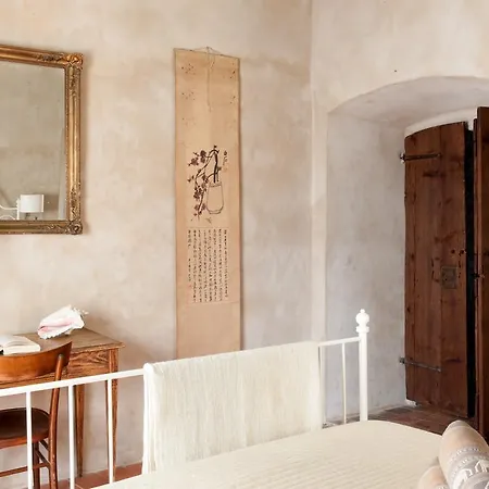 Castello Oldofredi 4* مونتي ايزولا