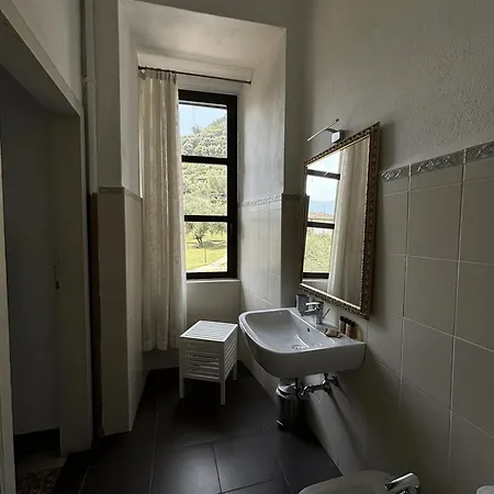 Castello Oldofredi Apart Otel Monte Isola