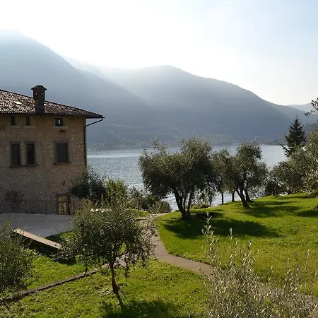 Lägenhetshotell Castello Oldofredi Monte Isola
